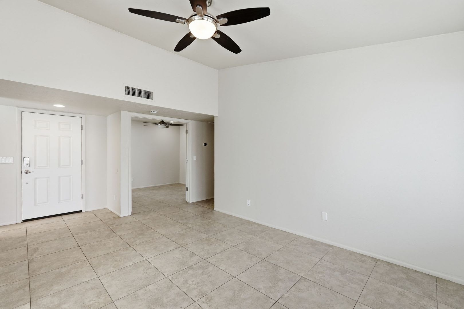 Beautiful townhome in North Phoenix central location – photo 3