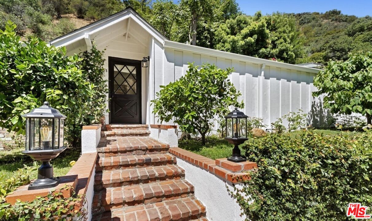 3933 Mandeville Canyon Road – photo 5