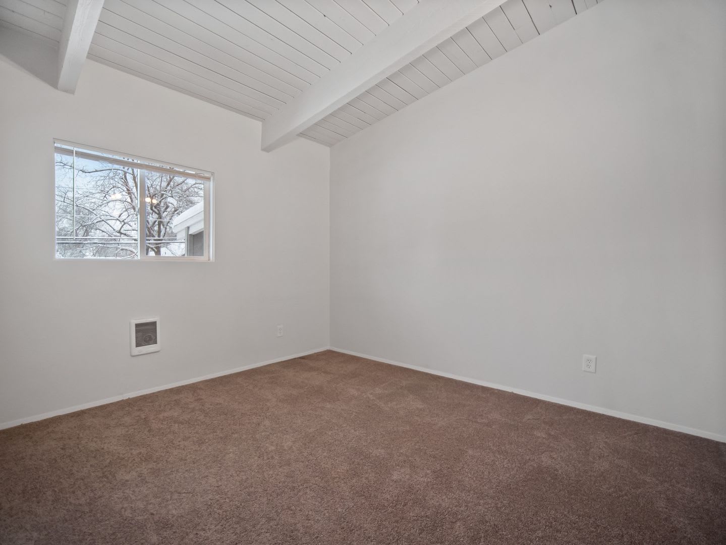 RENOVATED 2BD/1BA MILLWOOD APARTMENT – photo 4
