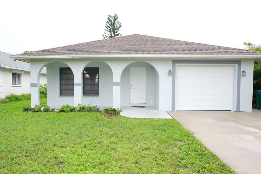 3 Bedroom Single Family Home w/ Garage – photo 2