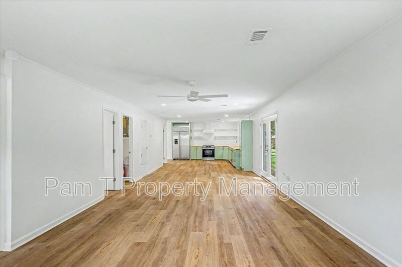 106 Holcomb St – photo 5