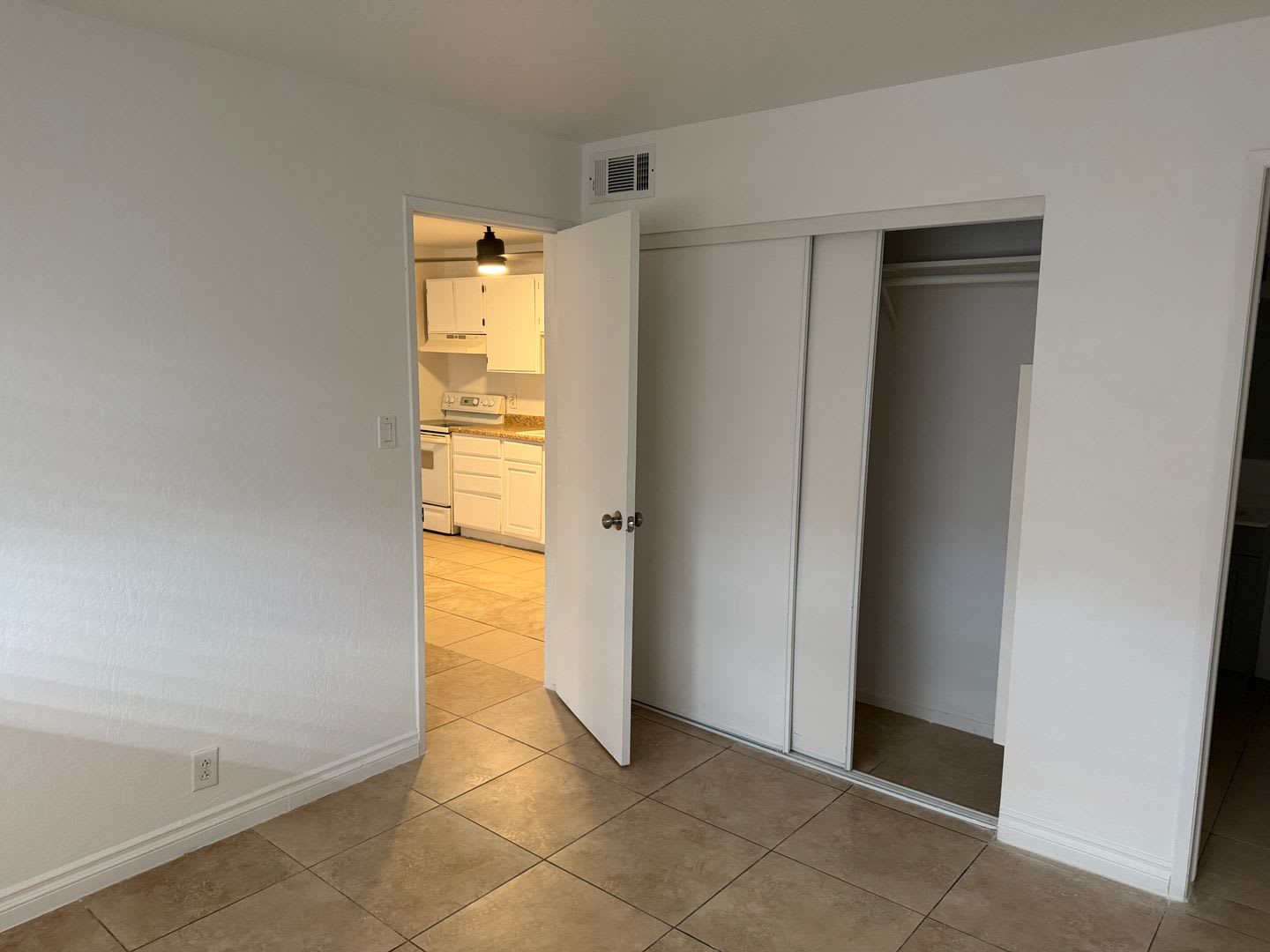 Affordable 1 Bedroom Condo in Central Las Vegas – photo 4