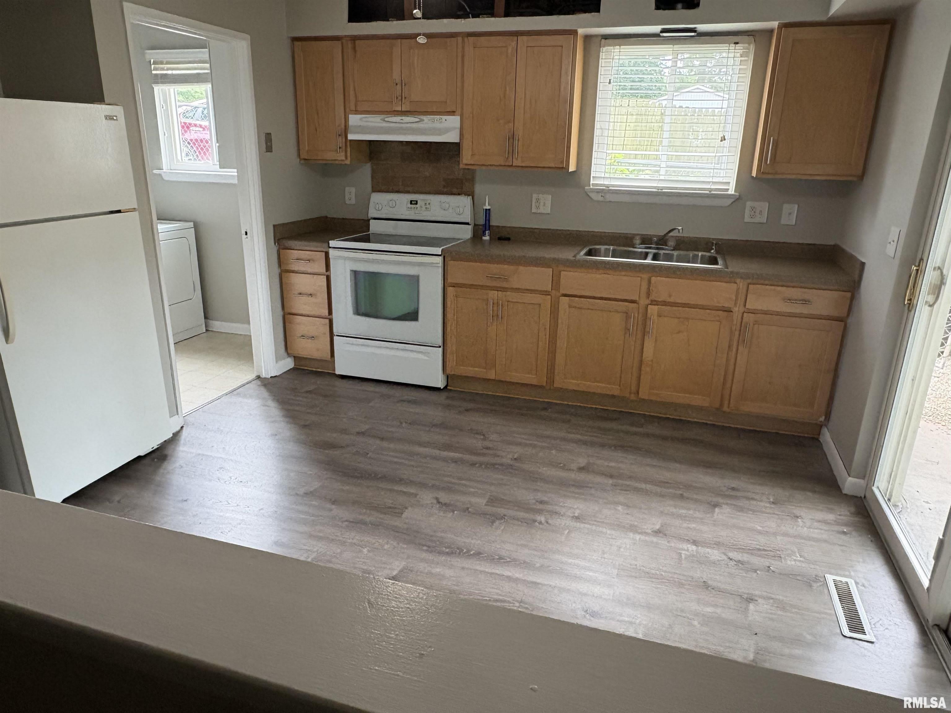 3409 N California Avenue – photo 4