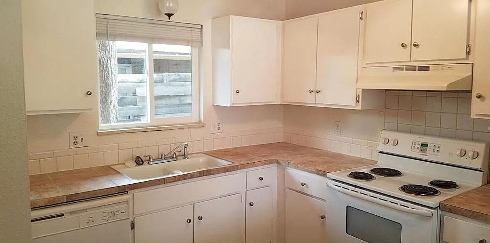 Beautiful 2 Bedroom Town Home – photo 2