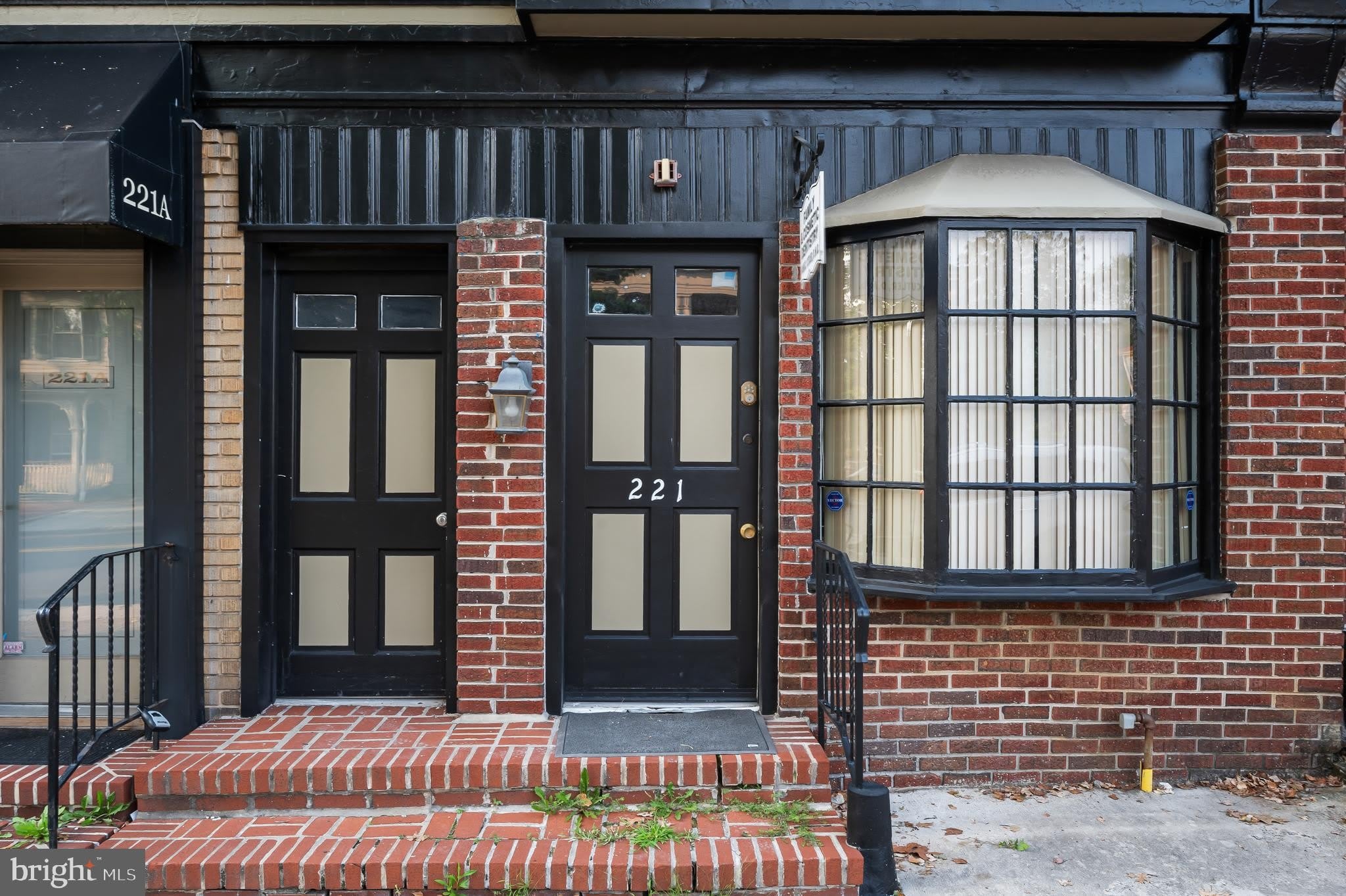 221 B Kings Hwy E – photo 2