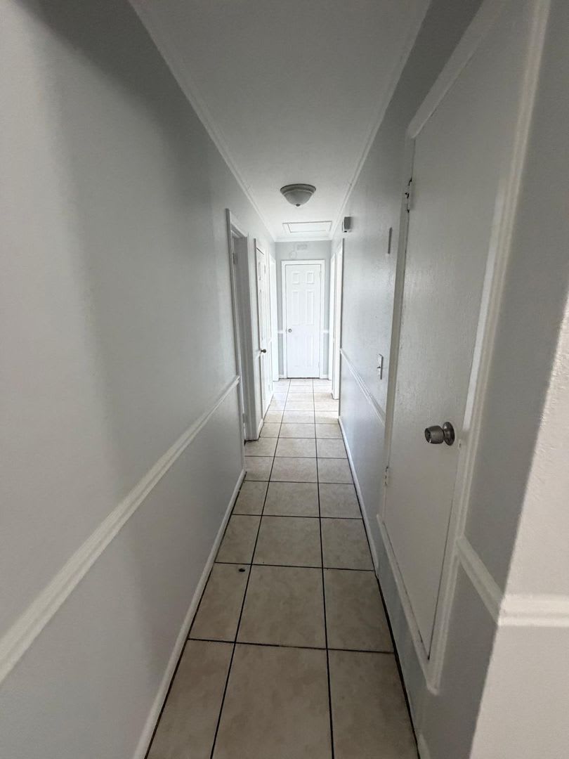 West side Beauty! 3 Bedrooms 2 Bathroom – photo 3