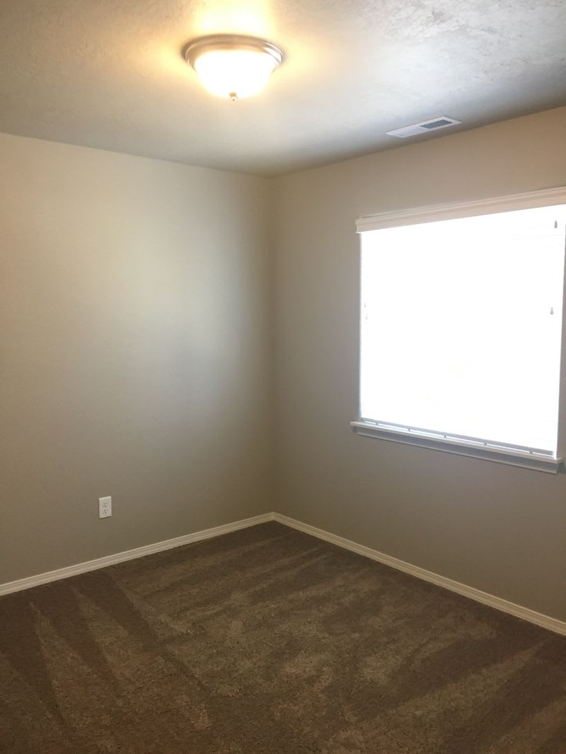 2 Bedroom / 1 Bathroom Cottage in SW Redmond OR – photo 4