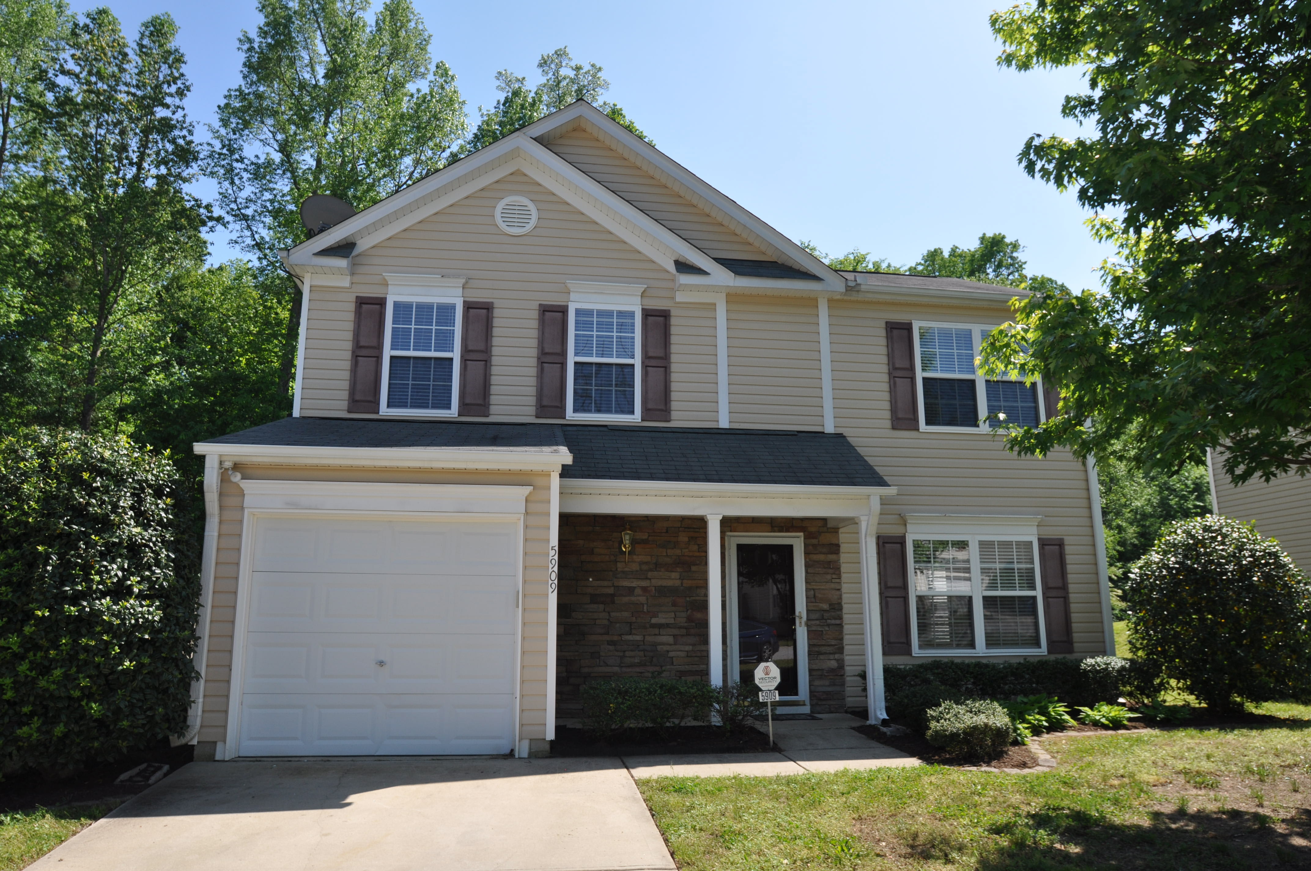 5909 Rivercliff Ct – photo 1