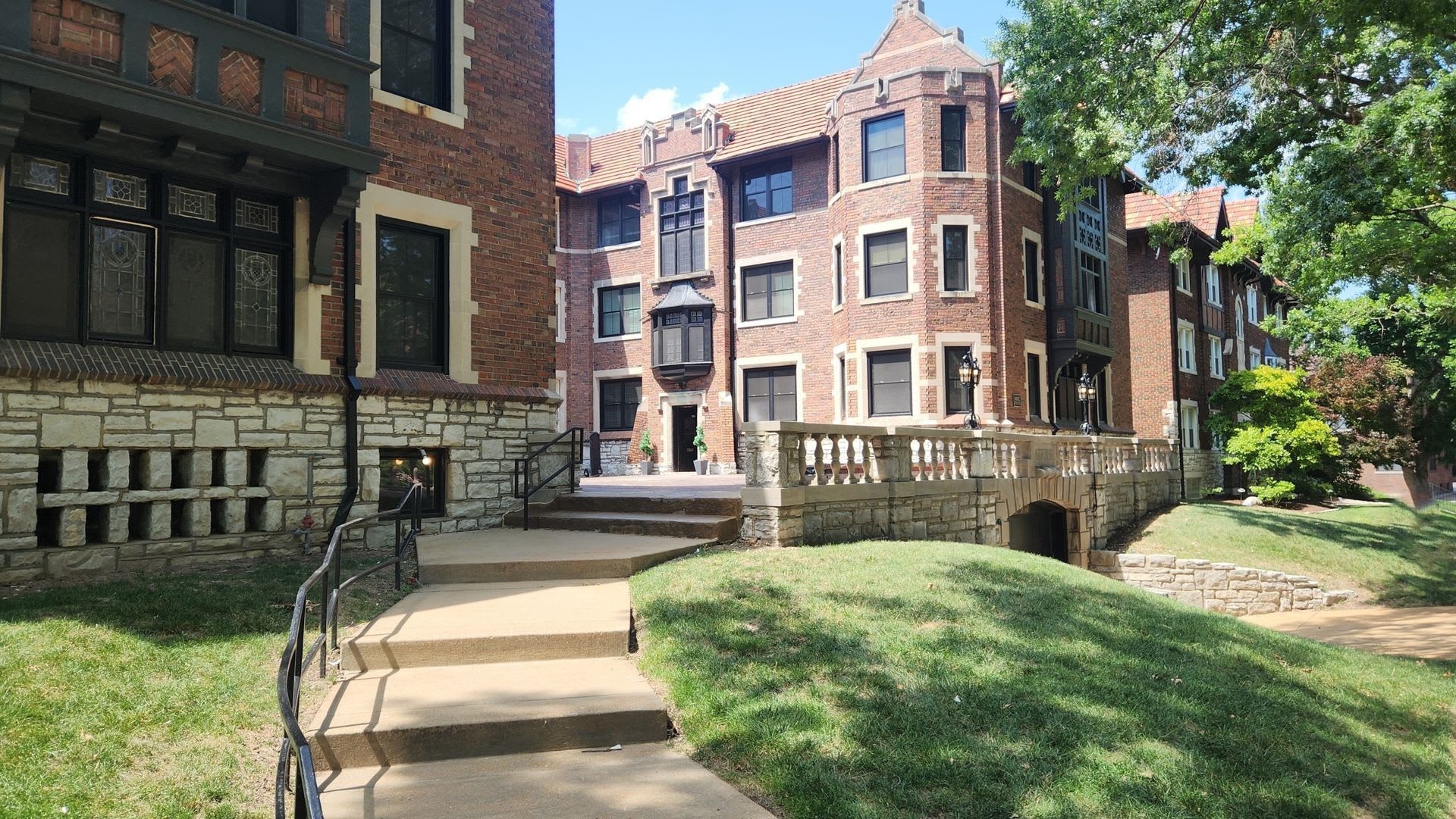 7556-7560 Byron Pl – photo 1