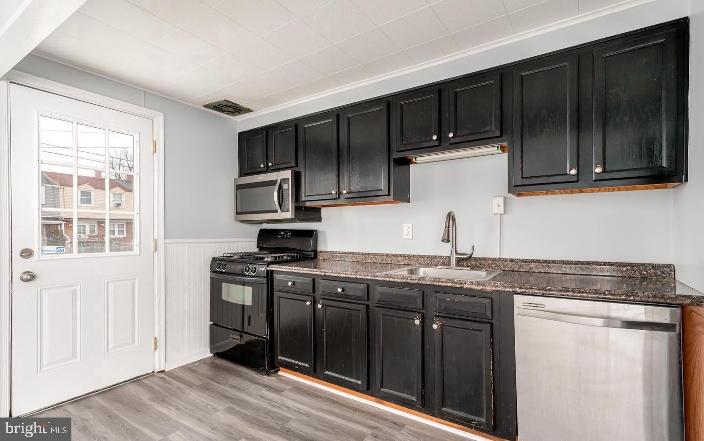 2020 Dineen Drive – photo 3