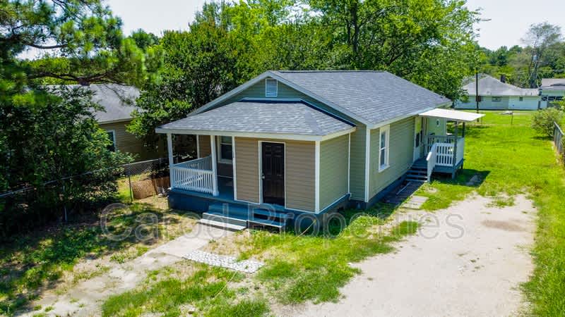 136 Powder St – photo 1