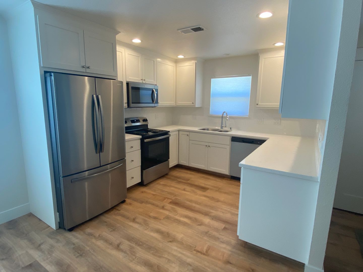 Newly Remodeled Walking Distance From Downtown Dixon – photo 4