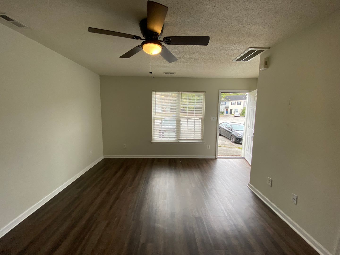 Updated 2 bedroom Townhome for Rent – photo 2