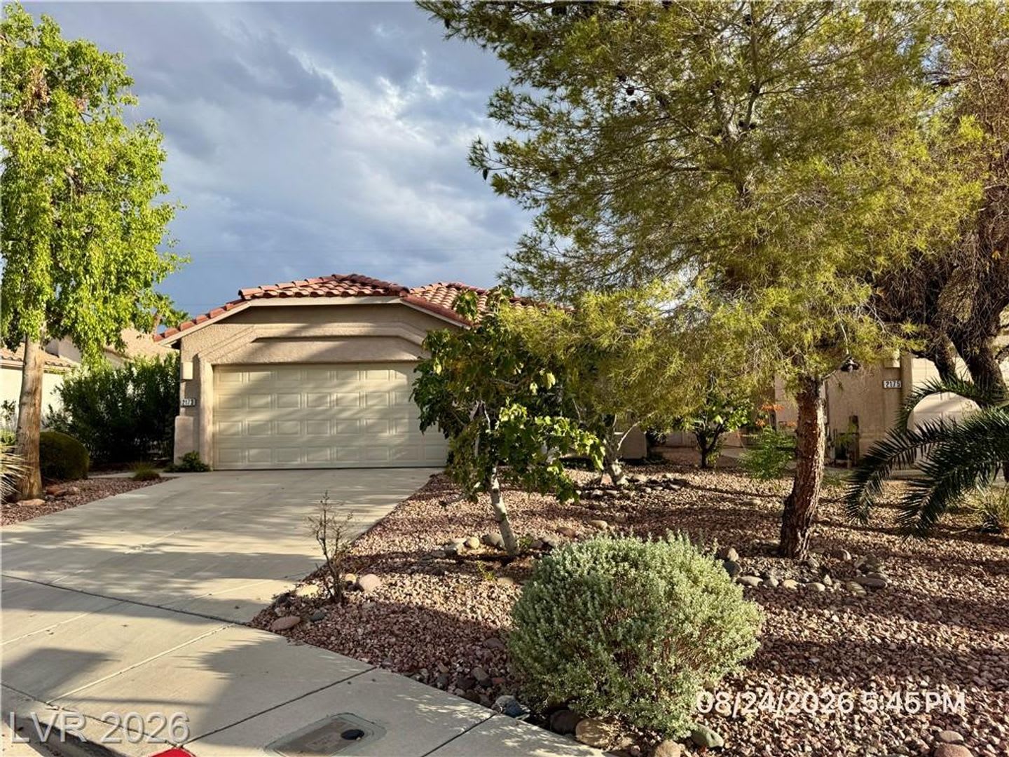 Charming 3-Bedroom Home with Private Backyard in Green Valley Ranch – photo 2