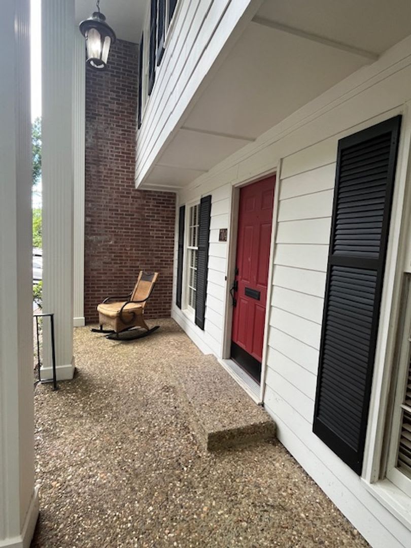 Elegant Colonial Style 2 Bedroom 2 And A Half Bathroom Townhome In Little Rock – photo 4