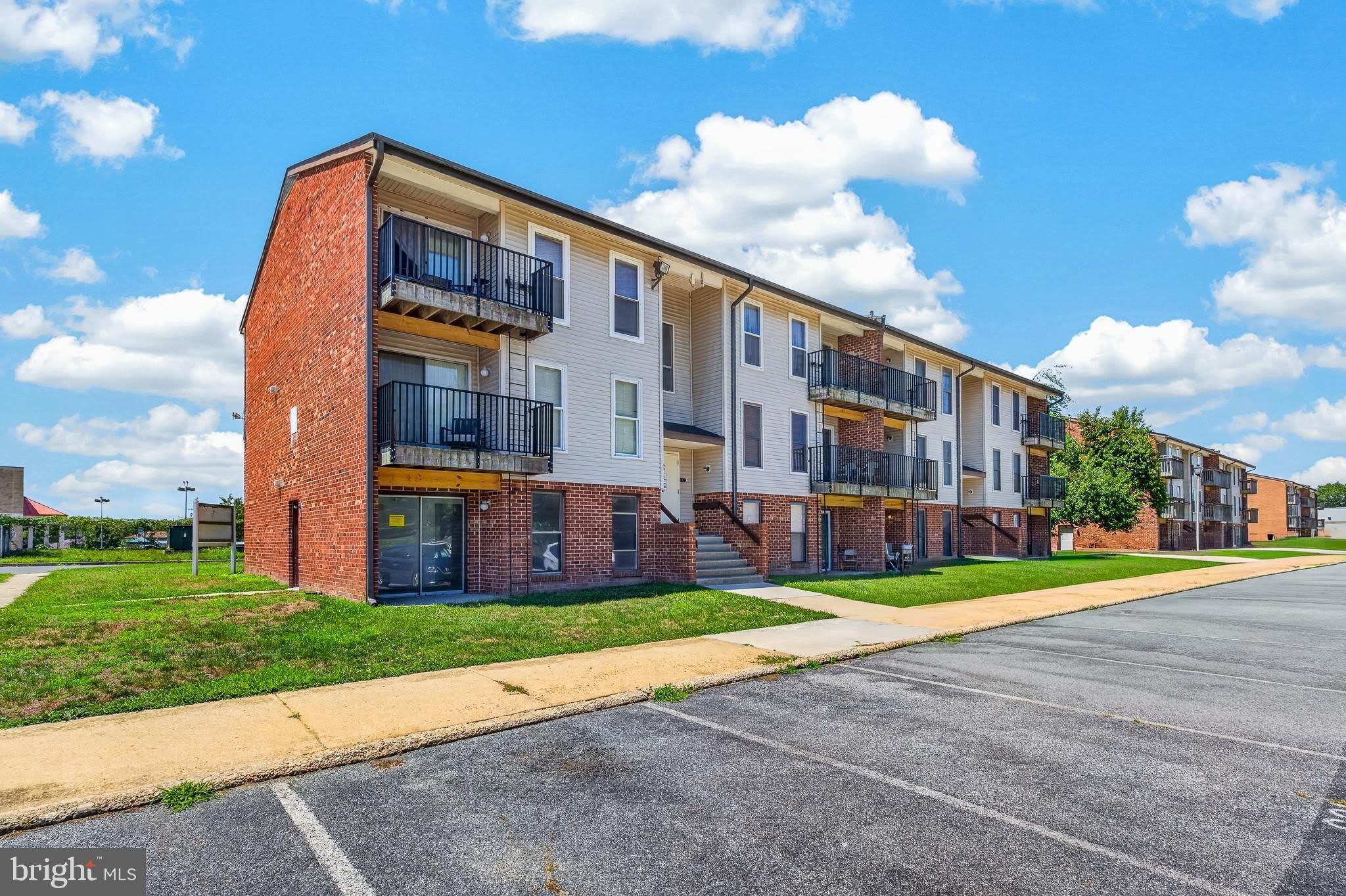 1001 WHITE OAK Road – photo 1