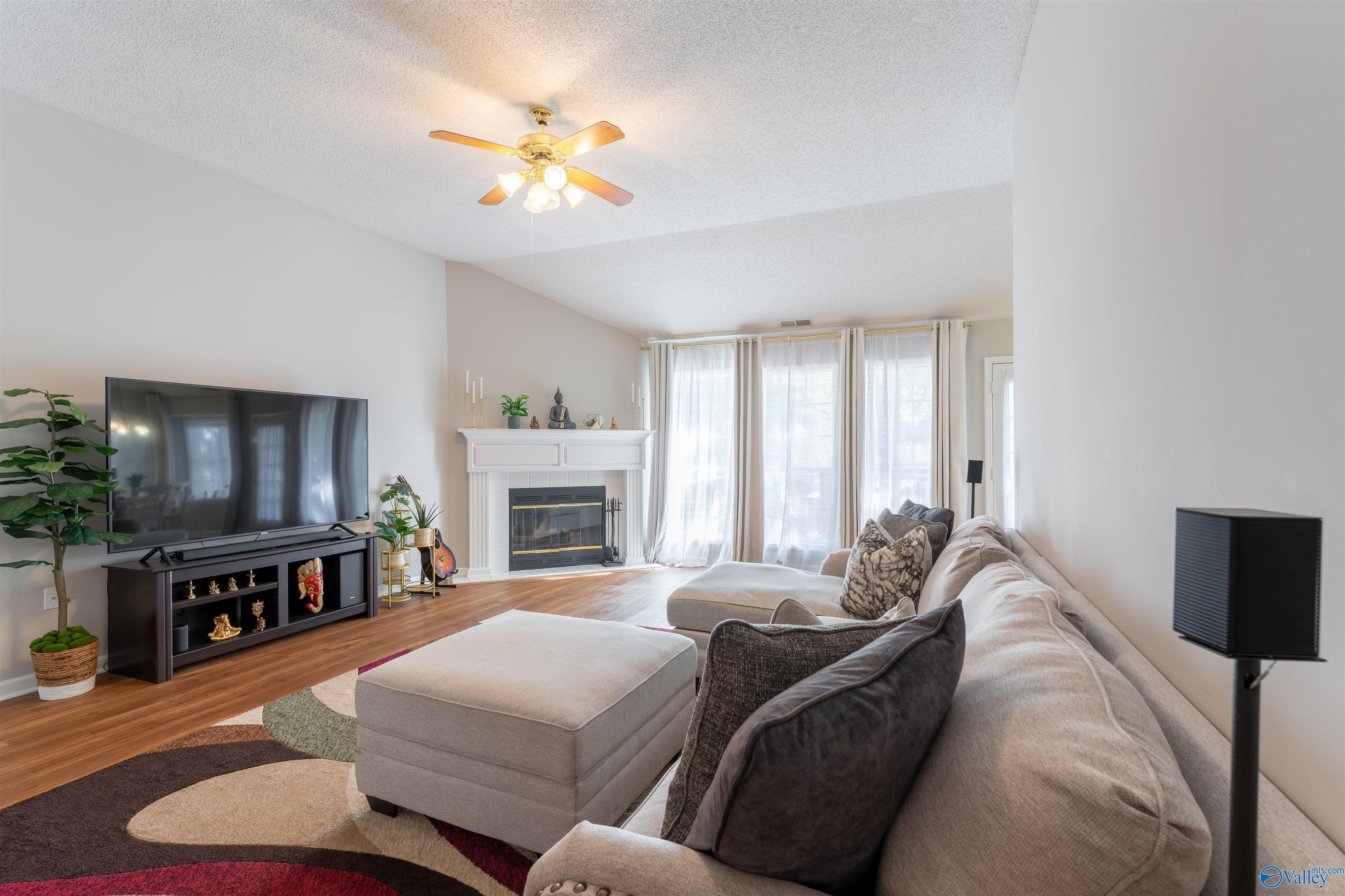 127 Sunset Blvd – photo 3