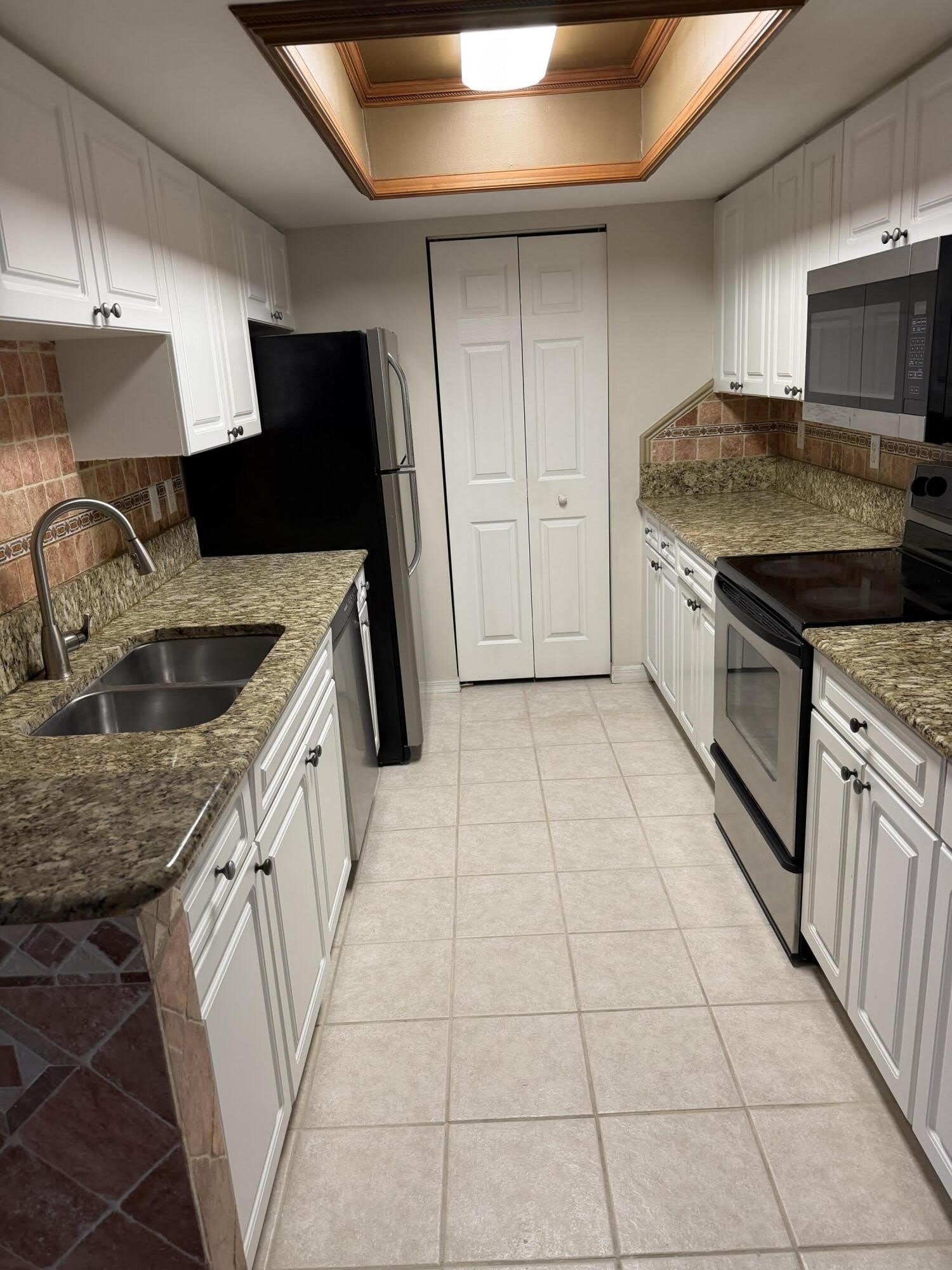 1500 S Crestwood Court S – photo 3