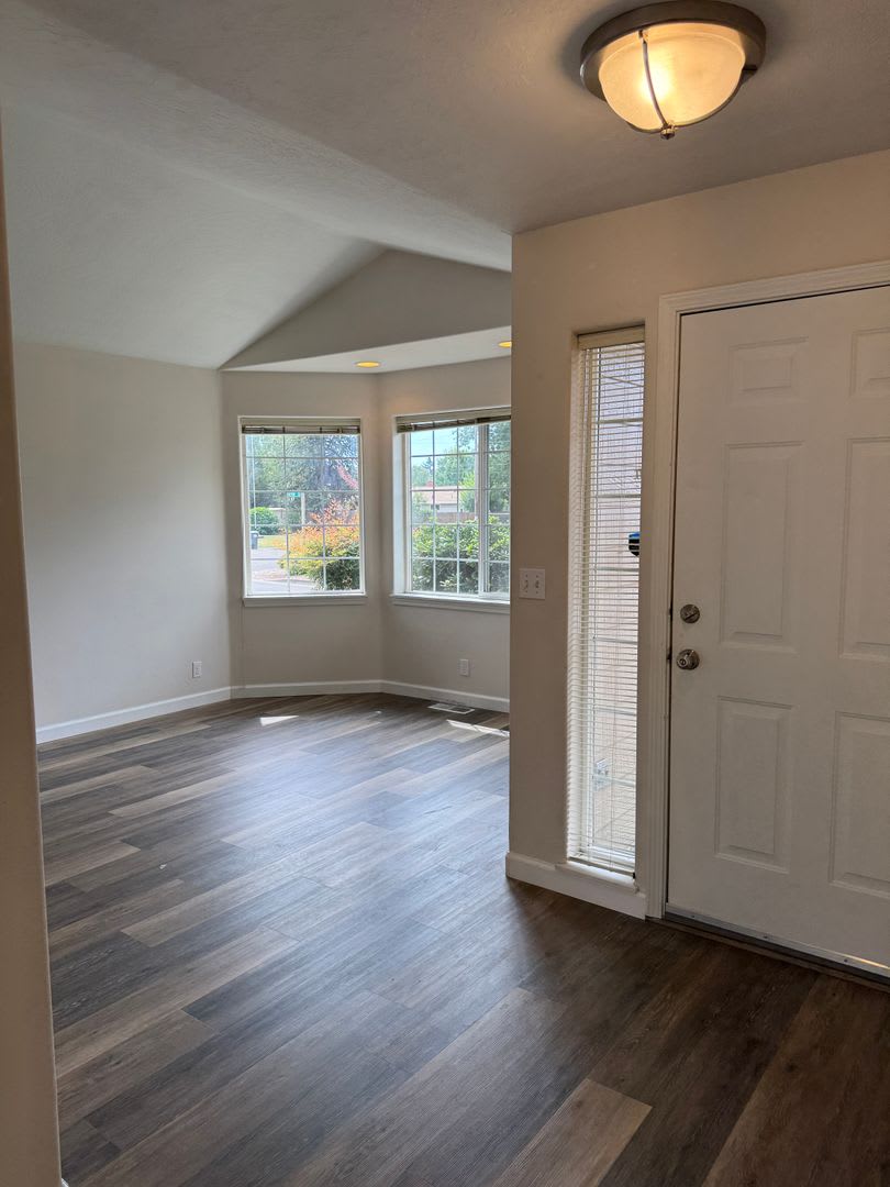 2 bedroom 1 bath duplex with garage! – photo 3