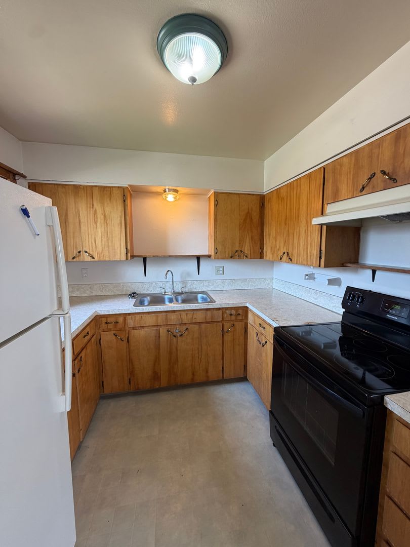 2-Bedroom Home with Garage Near Sky Lakes and OIT – photo 1