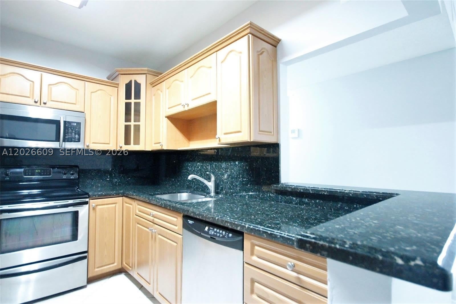 1455 N Treasure Dr – photo 1