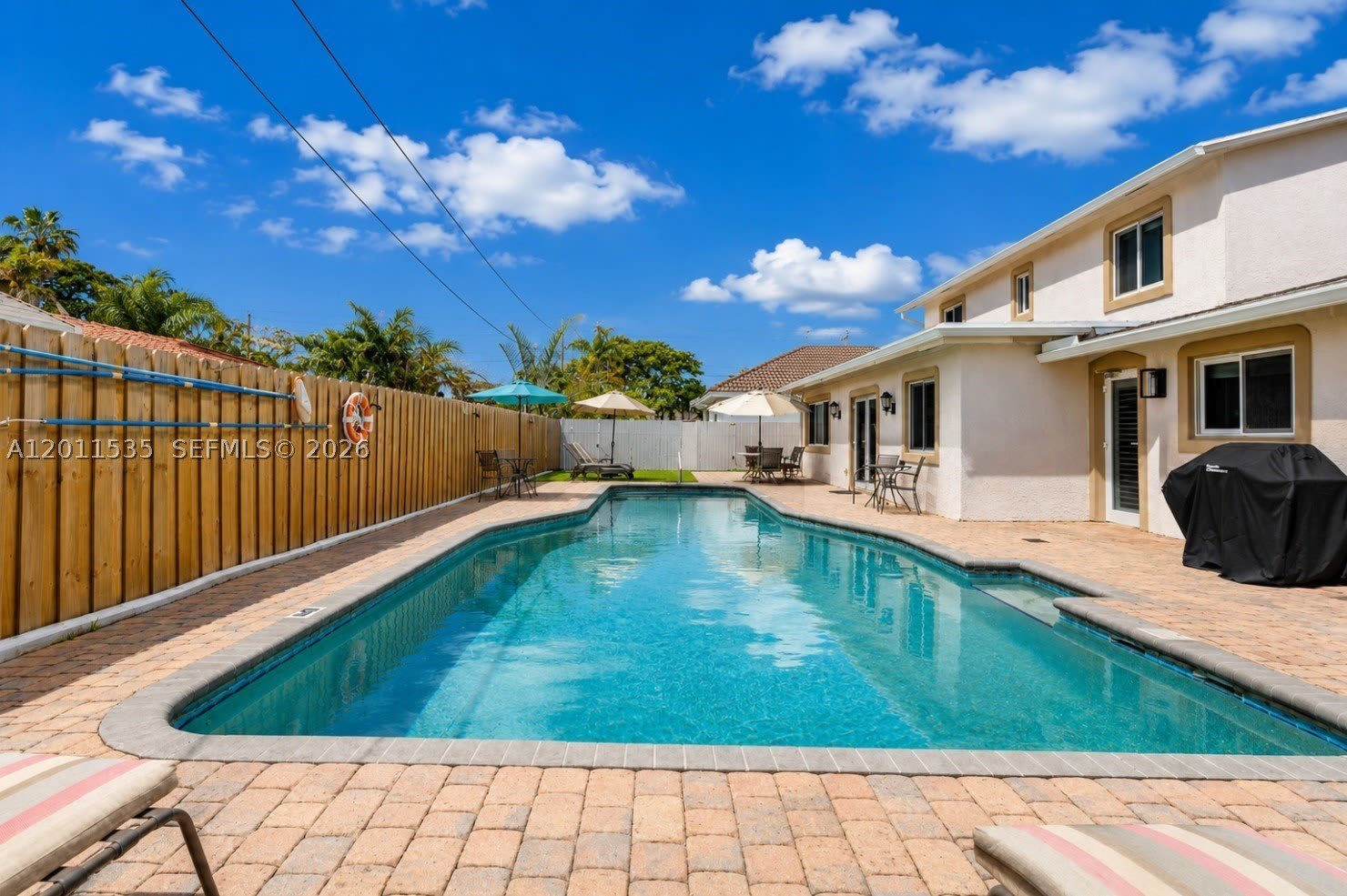 1660 NE 25th Ave – photo 2