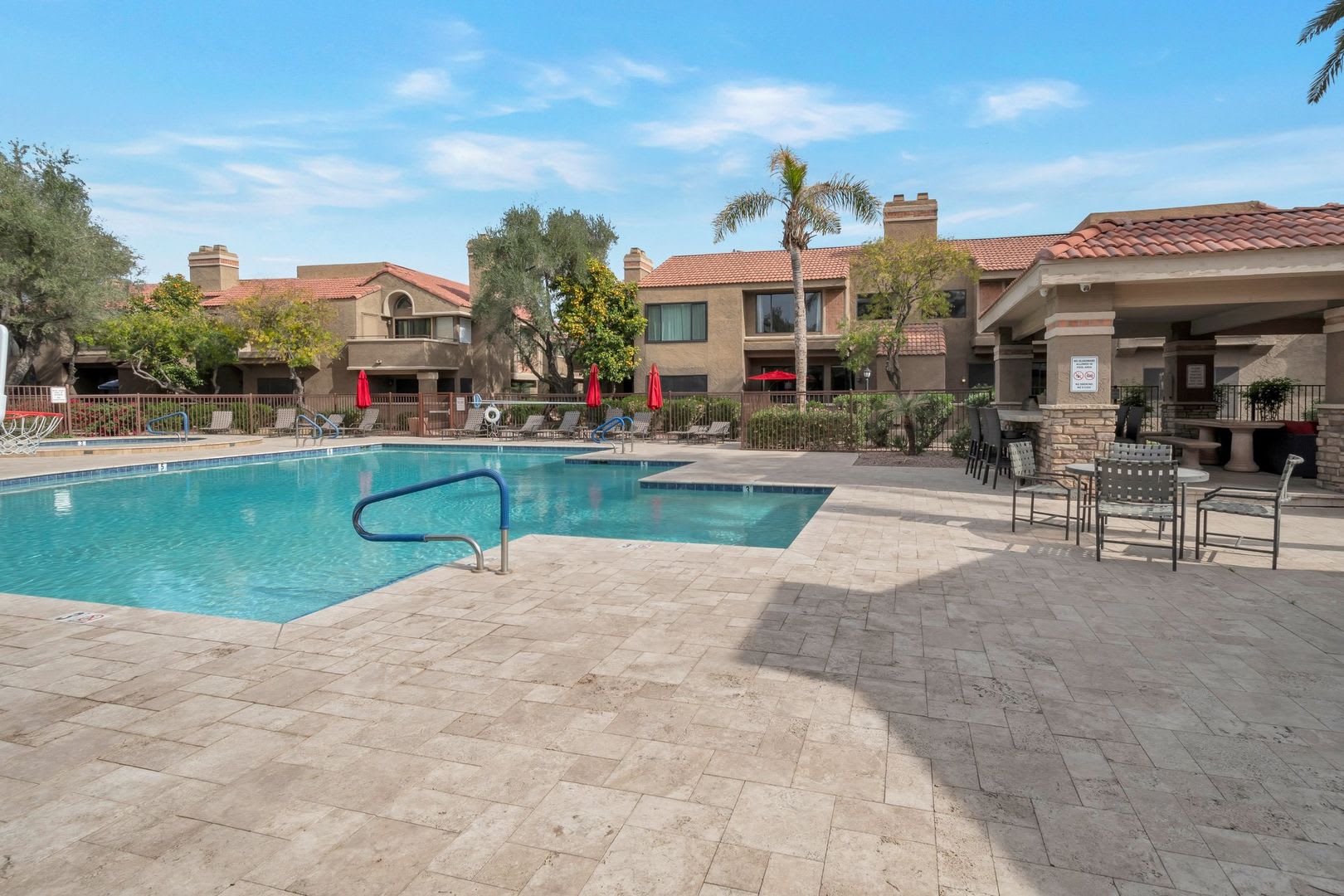 Stunning 2-bedroom, 2-bathroom house located in the desirable area of Scottsdale, AZ. – photo 4