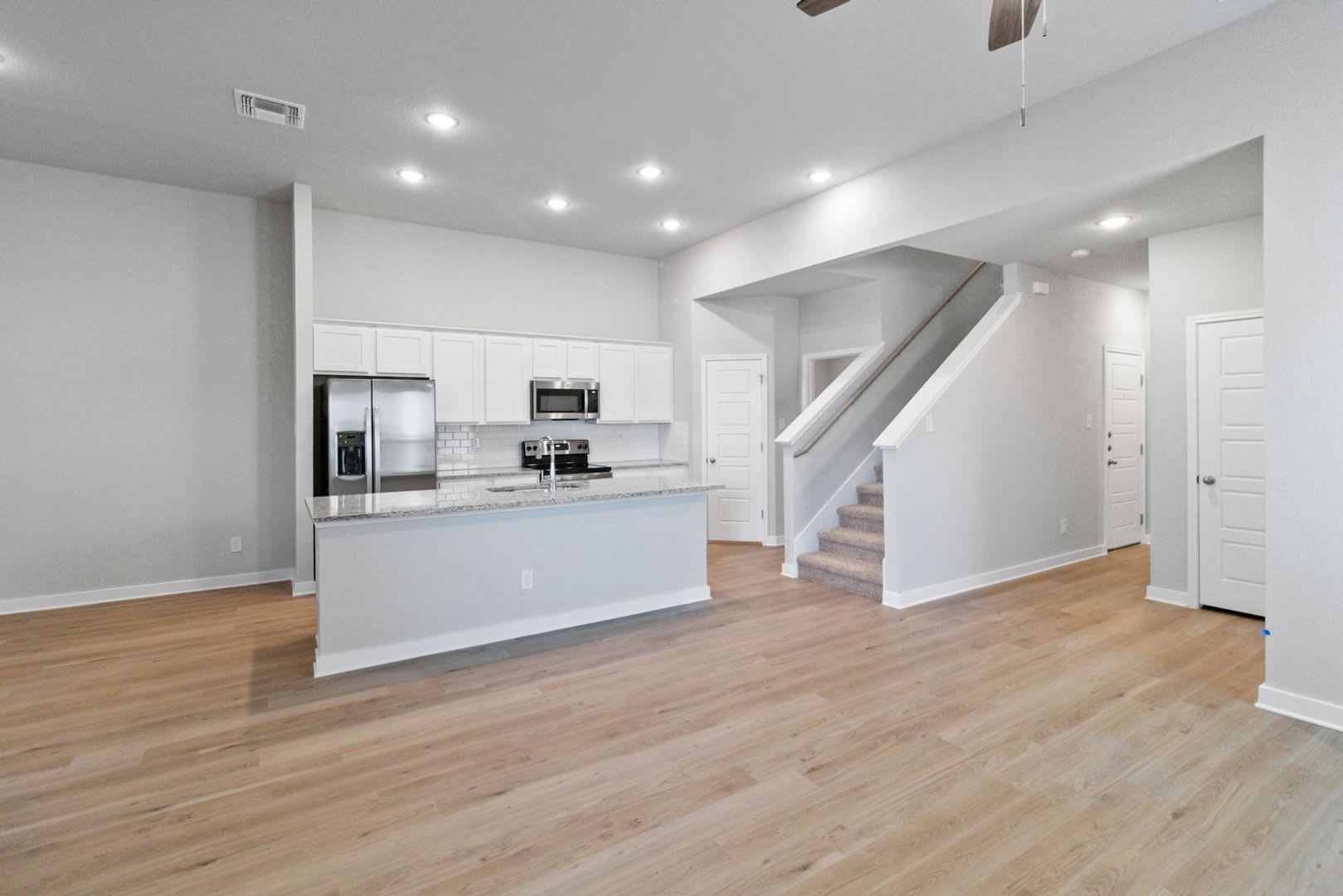 Large Newly Constructed Luxury Townhome – photo 4