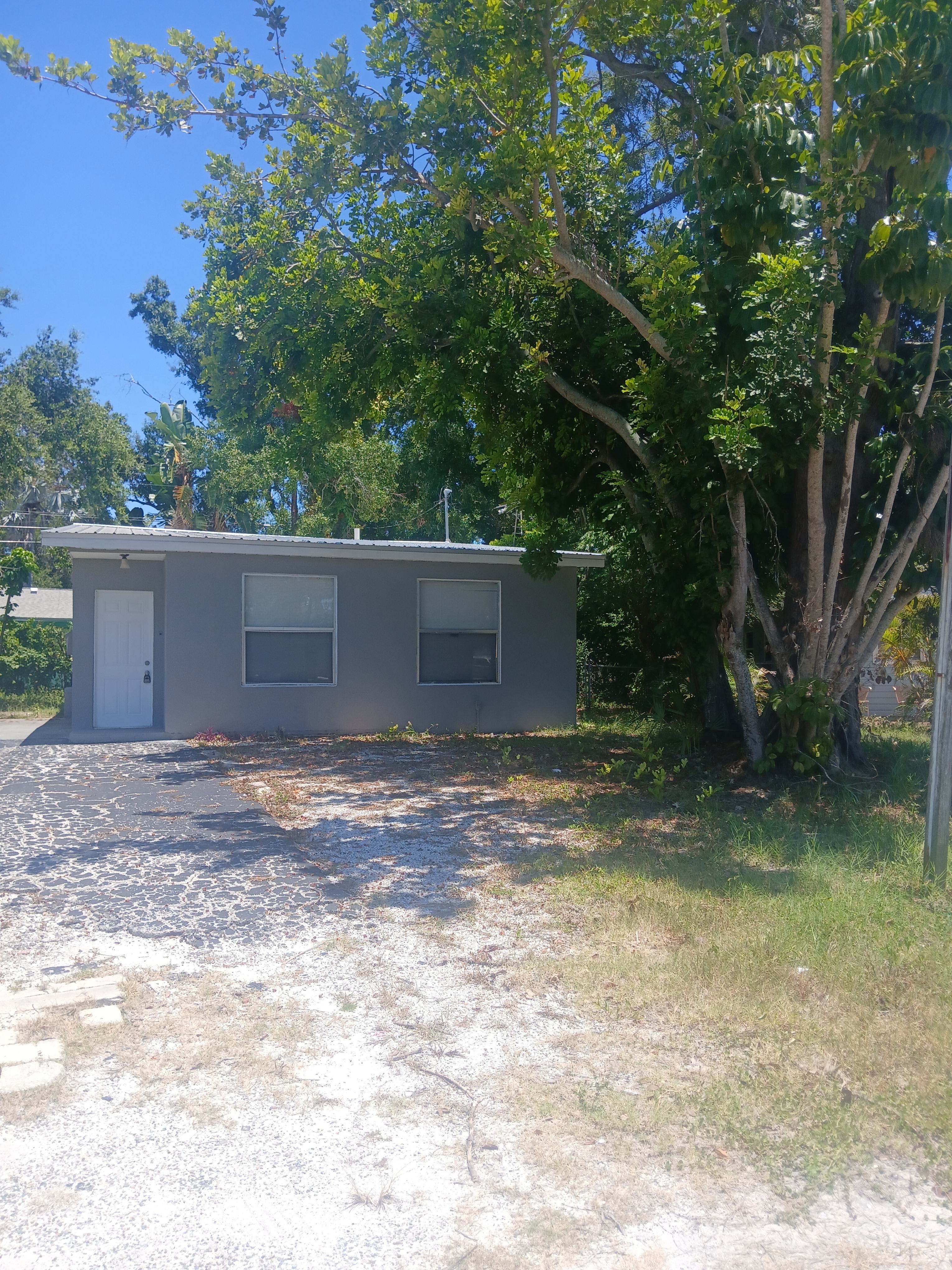 1060 65th St S – photo 1