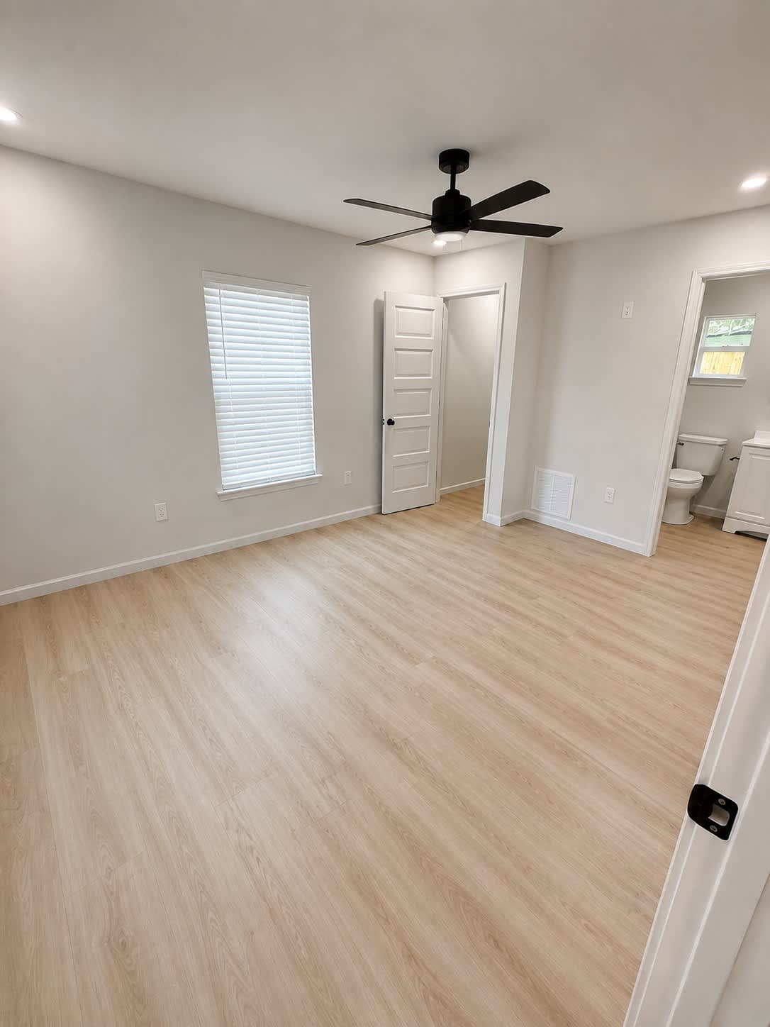 1409 North Englewood Avenue – photo 5