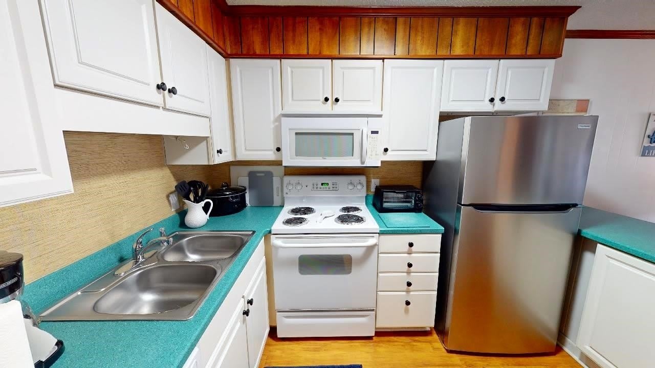 9660 Shore Dr. – photo 3