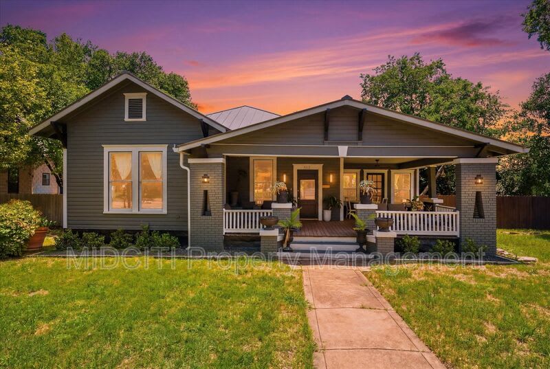 1017 W Hopkins St – photo 1