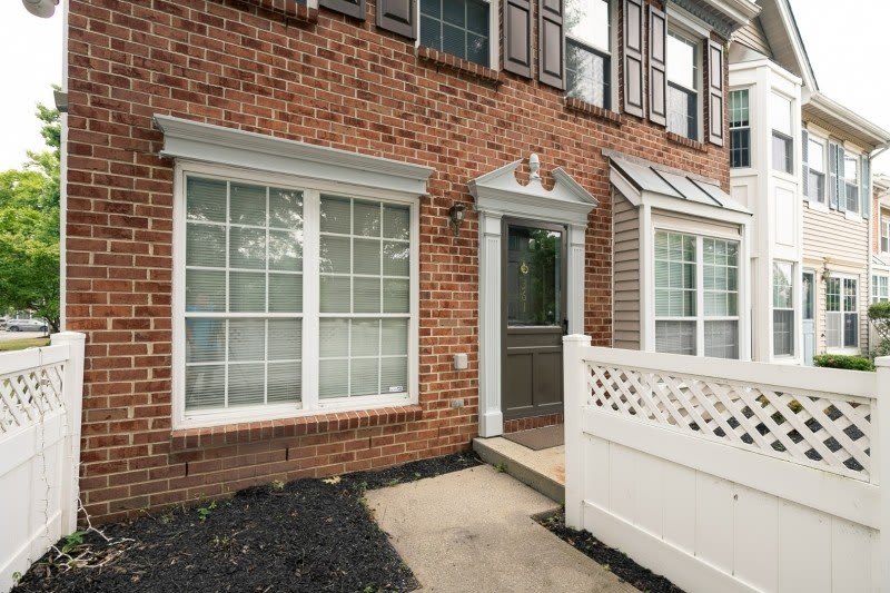 361 Hadleigh Ln – photo 3