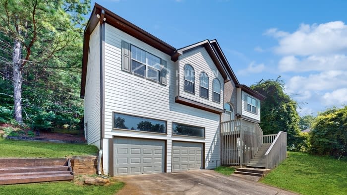 2620 McGuire Drive – photo 1