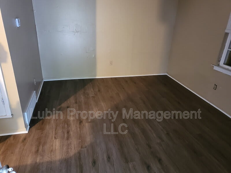1219 Capital Ave – photo 3