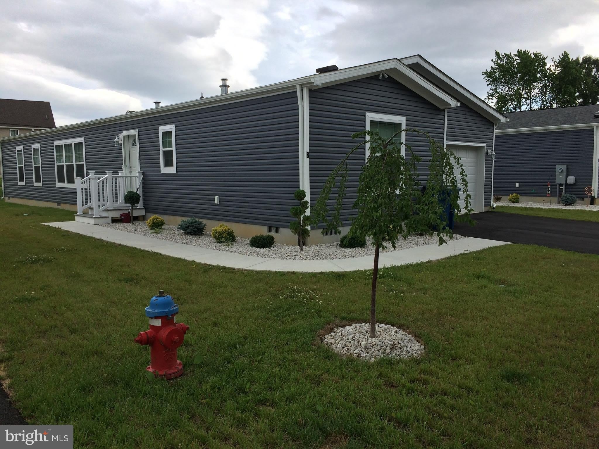 42 EDGEWATER Drive – photo 1