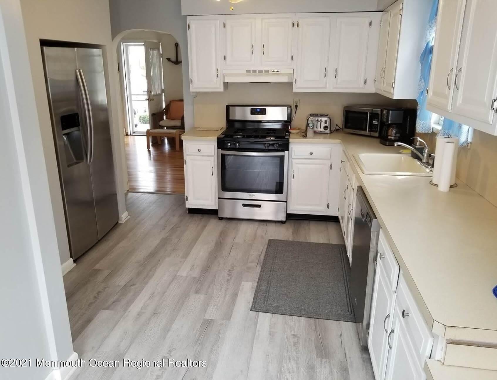 108 Lareine Avenue – photo 3