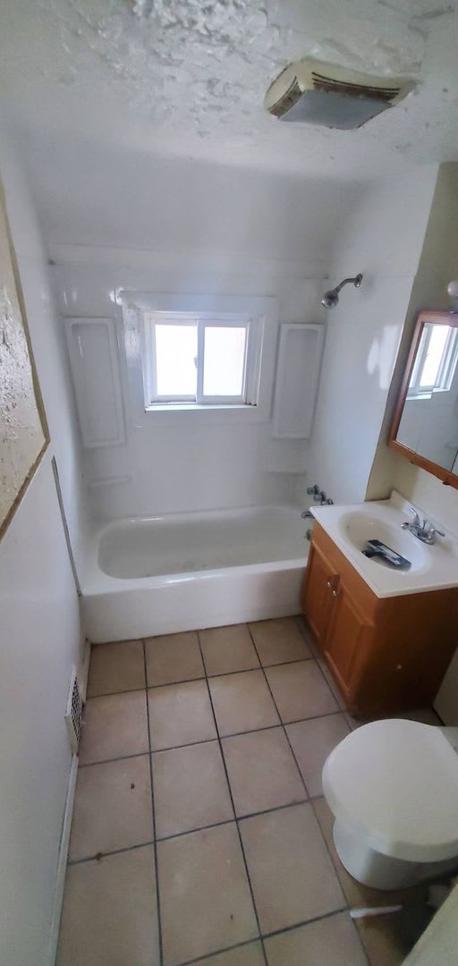 Charming 4-Bedroom Property (Move-in Special for Second Month $300) – photo 4