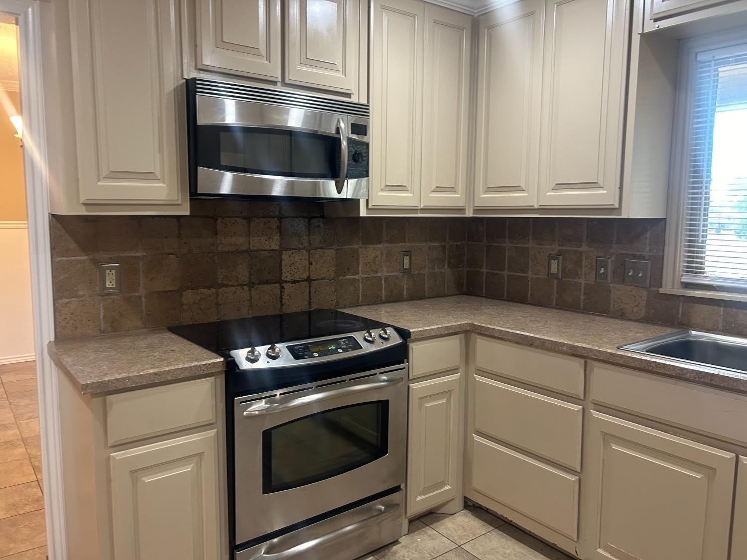 7702 Knoxville Drive – photo 5