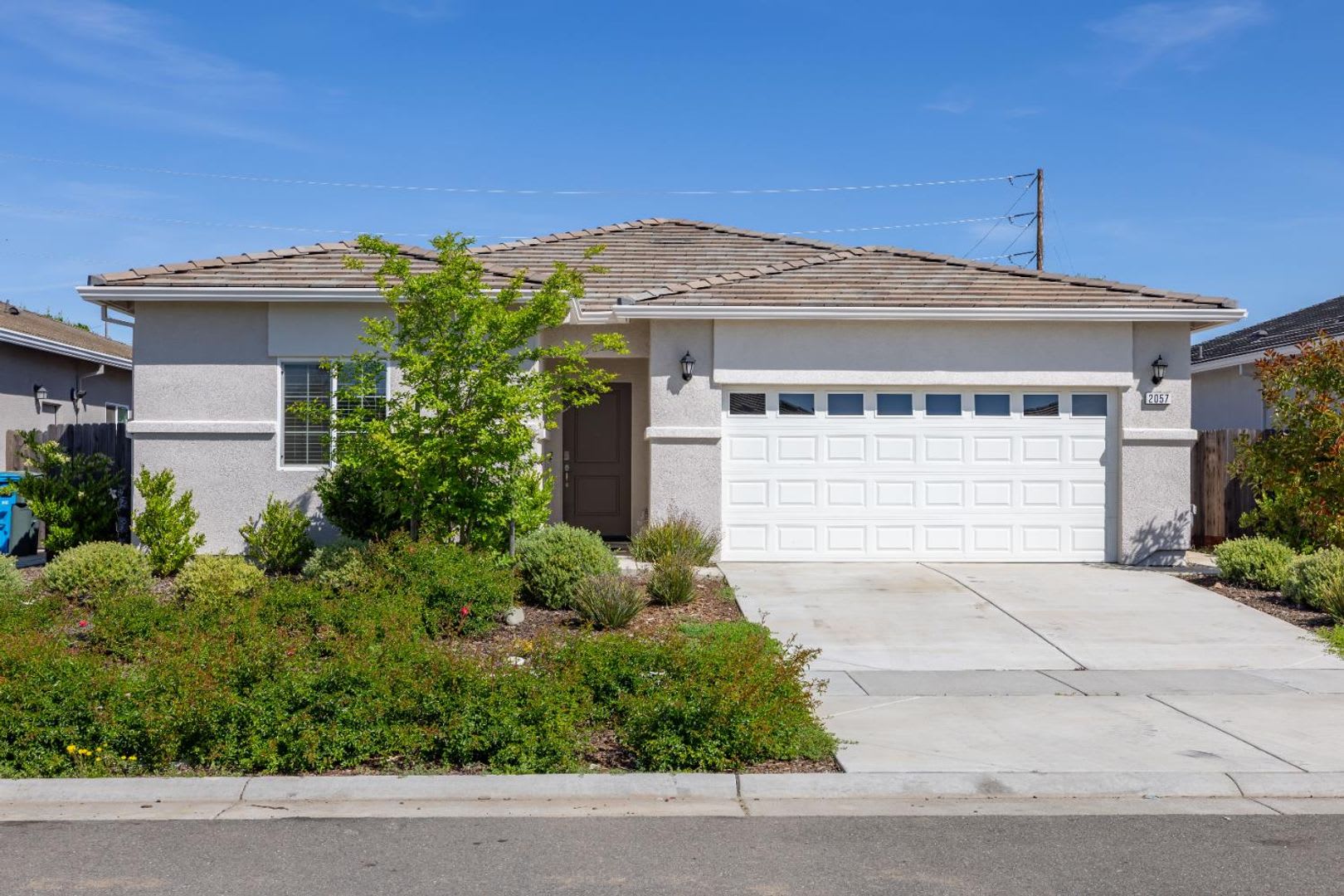 4 bedroom 2 bath – photo 2
