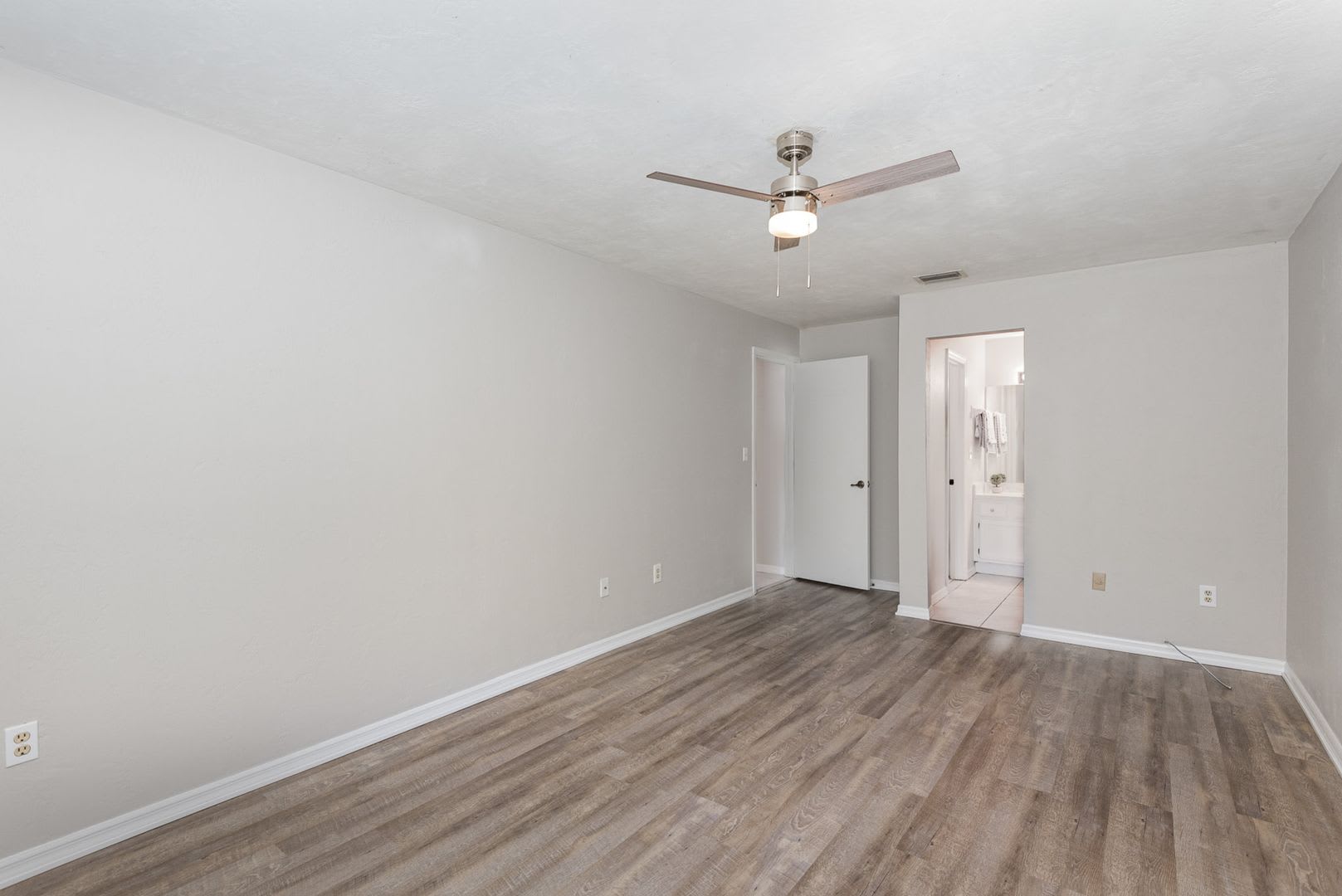 2620 REDWOOD AVE – photo 5