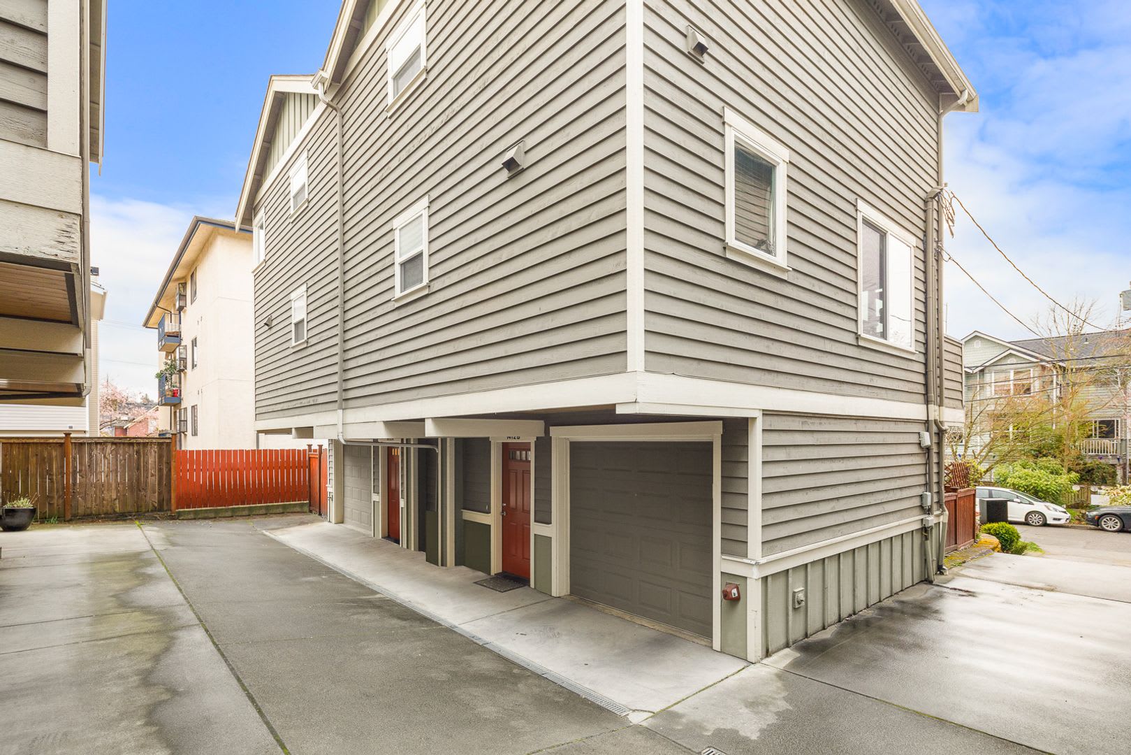 Fantastic Ballard 3 Bedroom 3 Bath Townhouse w/ Garage – photo 3