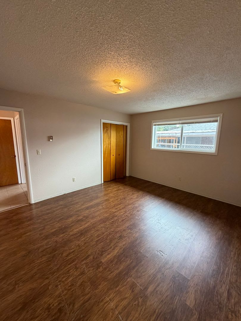2 Bedroom, 1 Bath Duplex – $1095/Month – photo 5