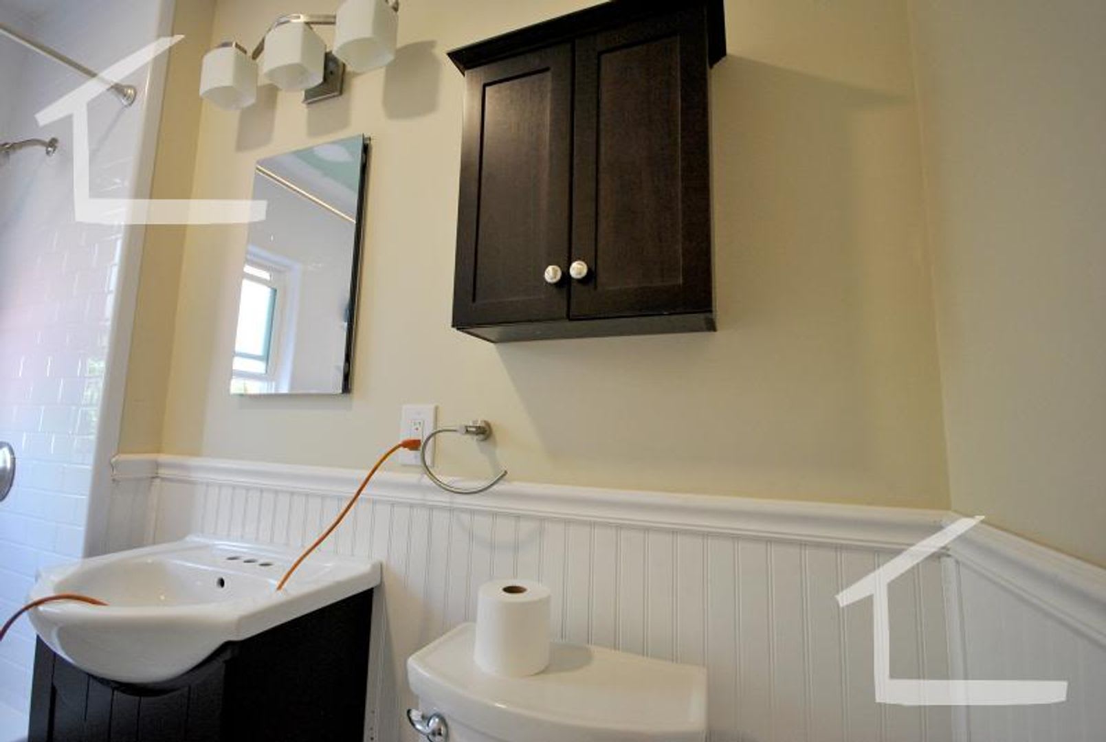 Large 4 Bed In Oak Square – photo 4