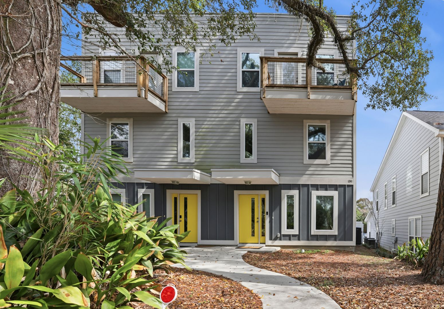 Modern 3 Bedroom Townhome – photo 2
