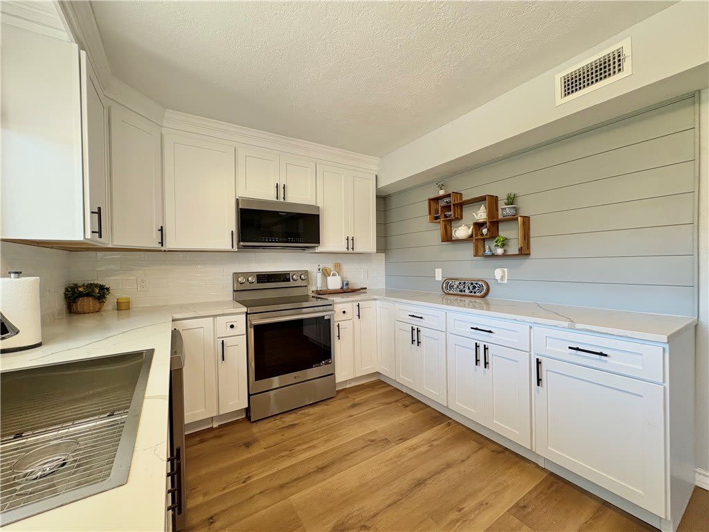 221 Ghent Place – photo 4
