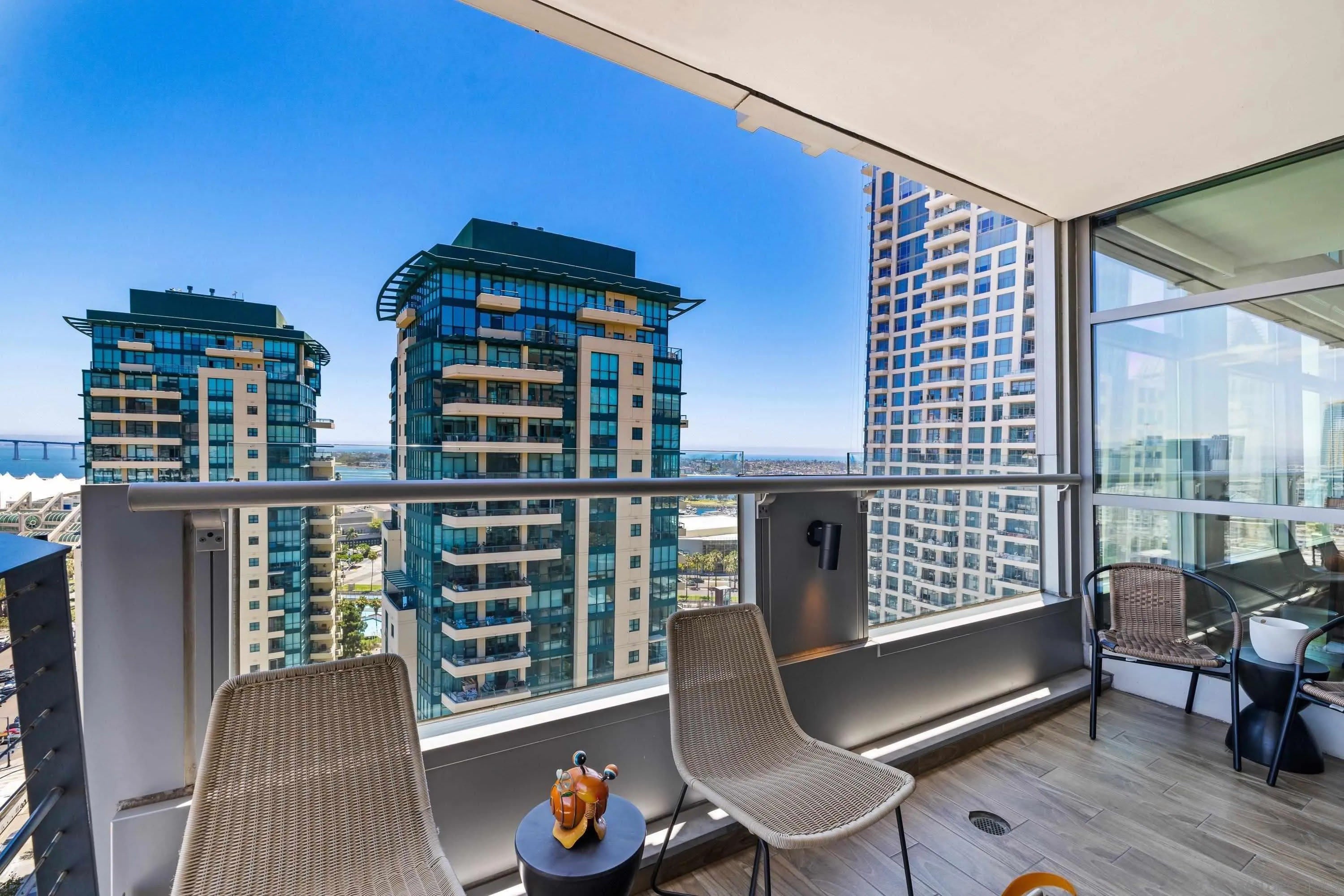 645 Front St – photo 5