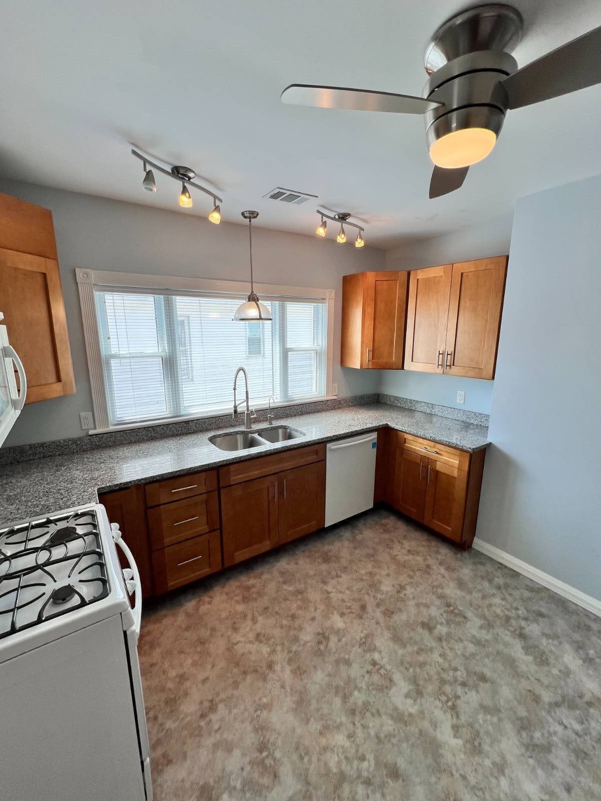 713 Orchard St – photo 3