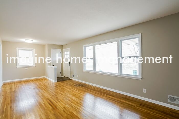 5024 Monroe Street Northeast – photo 3