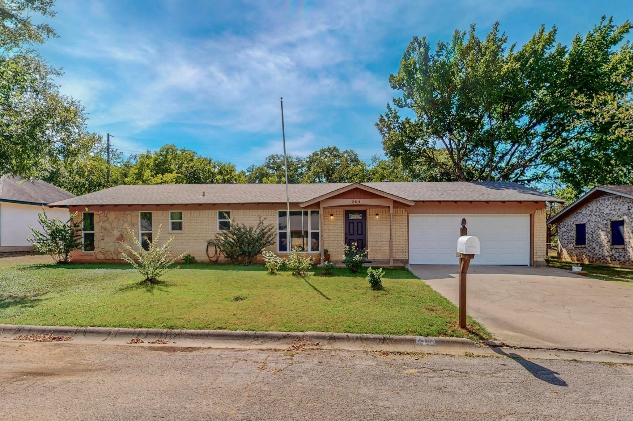 204 Pine Street – photo 1